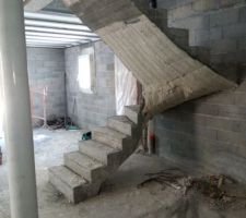 Escalier béton décoffré... pas mal!