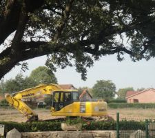 Le 21 septembre 2010 : les premiers camions sont sur le terrain !!! H&eacute;las aujourd'hui nous sommes le 5 octobre 2010 et depuis le 23 septembre 2010 rien n'a bouger !