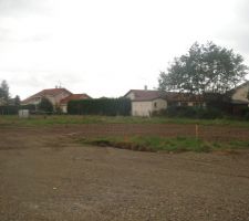 Le 21 septembre 2010 : les premiers camions sont sur le terrain !!! H&eacute;las aujourd'hui nous sommes le 5 octobre 2010 et depuis le 23 septembre 2010 rien n'a bouger !