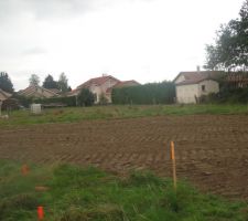 Le 21 septembre 2010 : les premiers camions sont sur le terrain !!! H&eacute;las aujourd'hui nous sommes le 5 octobre 2010 et depuis le 23 septembre 2010 rien n'a bouger !