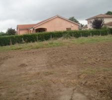 Le 21 septembre 2010 : les premiers camions sont sur le terrain !!! H&eacute;las aujourd'hui nous sommes le 5 octobre 2010 et depuis le 23 septembre 2010 rien n'a bouger !