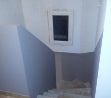 Peinture mont&eacute;e d'escalier