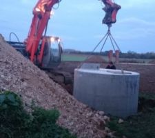 Pose de la cuve de récupération d'eau de pluie.