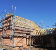 La charpente est posée, sur la maison et le garage