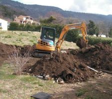 Les tas de terres commencent a monter