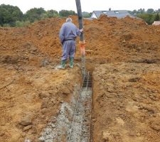 Coulage béton pour les fondations avec la pompe