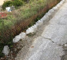 Tas de béton suite au coulage de la dalle de l'étage