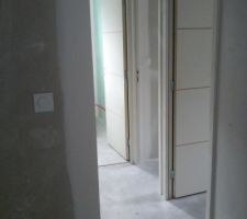 Voil&agrave; tout est pr&ecirc;t a peindre, le couloir de l'&eacute;tage