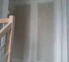 Voilà tout est prêt a peindre, le couloir du haut