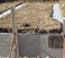 Les fondations......... suite à la proximité du fossé, reprendre plus bas les fondations le cst m'indique 1.5 km de féraille pour la maison