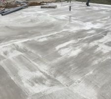 Remblaiement effectué alors que l étanchéité n était pas faite sur cette partie et que nous désirions fermer la partie sous terrasse, notifié avec le cdt que nous voyons sur le chantier ce mardi pour bien tout définir...