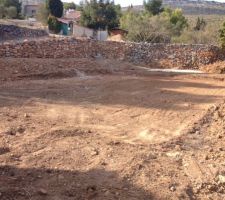 Terrassement pour l'implantation de la maison.