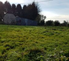 Implantation par le maître d'oeuvre pour que l'on puisse se rendre compte de l'espace au tour de la maison.