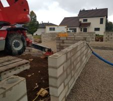 Jour 2 &eacute;l&eacute;vation des murs et pr&eacute;paration de la dalle