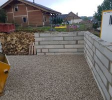 Jour 2 élévation des murs et préparation de la dalle