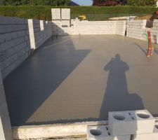 Jour 3 élévation des murs, dalle coulée