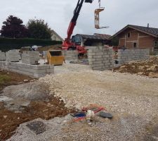 Préparation de la dalle et élévation des murs