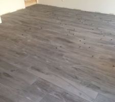 Carrelage pièce à vivre en cours