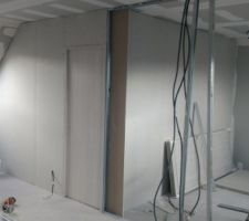 Vue depuis la pièce palière sur chambres enfants