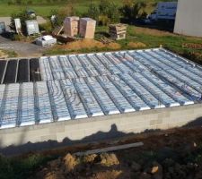 Installation des serpentins du plancher chauffant