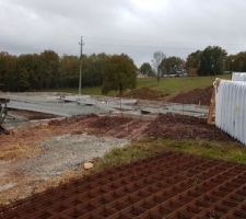 Vide sanitaires terminé. Le sol est arrivé pour la dalle.