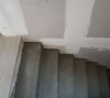 Ragréage escalier sous sol