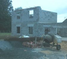 Finition maçonnerie, la tour se termine