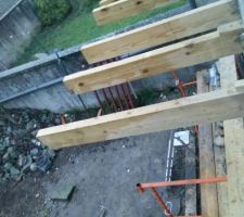 Quand les bastaings sont coinc&eacute;s dans le mur...