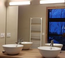 PAUSE DE MIROIR ET ECLAIRAGE