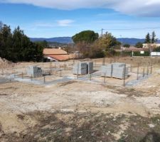 Vue sud est de notre maison avec le luberon dans le fond