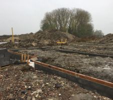 Fers pos&eacute;s, parpaings pos&eacute;s