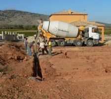 Les fondations se remplissent de béton