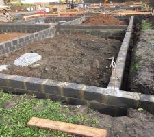 Fondations sur 4 rangs de parpaings Lot 1-2-3-4 + 11 et 12