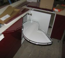 Le plateau haricot pour l'espace d'angle dans l'atelier de fabrication.