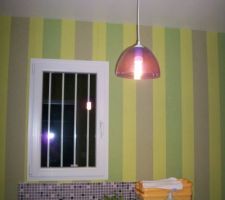 Le luminaire du cellier.