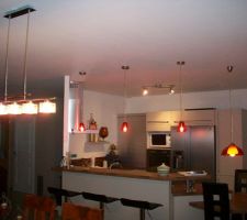 Les luminaires du s&eacute;jour et de la cuisine.