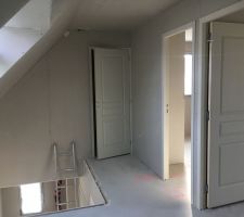 Vue mezzanine / cage d'escalier