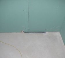 Passage de câble sur le plancher du rdc pour aller au sous sol après correction