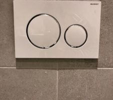 On pose les meubles dans la salle de bain du 1er étage + pose des stores bateau occultants