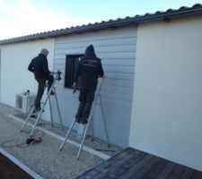 Le mur Nord est bardé, appuis de fenêtre faits