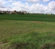 Le terrain vu de la route