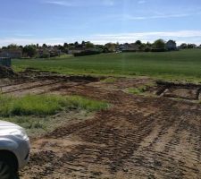Les semelles du garage sur la droite et de la maison sur la gauche
