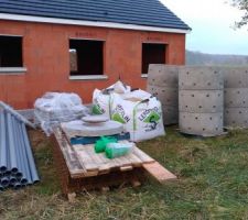 Matos pour &eacute;vacuation eau de pluie et microstation, dalle b&eacute;ton future garagee