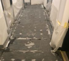 Le marbre du hall pendant le traitement