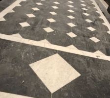 Le marbre du hall avant traitement