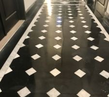 Le marbre du hall après le traitement