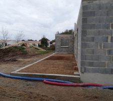 Tout est pr&ecirc;t pour couler la dalle de la terrasse.