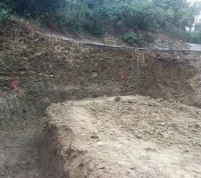 Coté Sud-Est la partie ou les murs vont retenir la terre 4m de profondeur