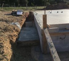 Dalle coté garage avec support pour la pompe à chaleur