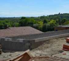 Piscine, y parait que les murs pas droits c'est normal...